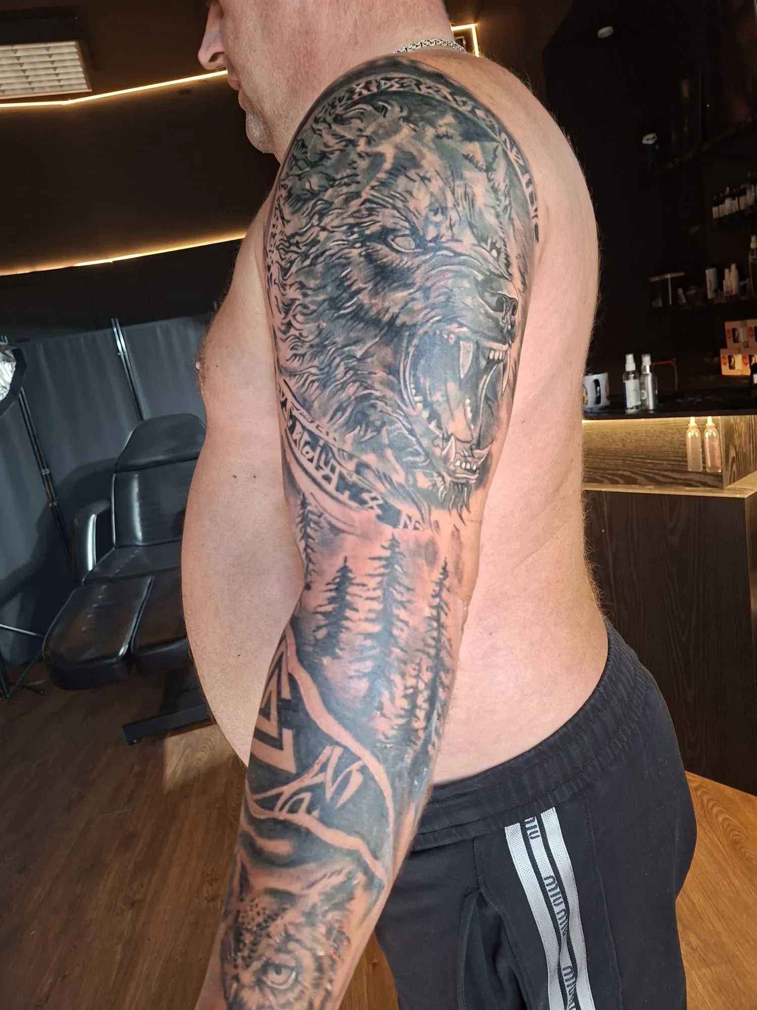 Niedźwiedź w lesie 